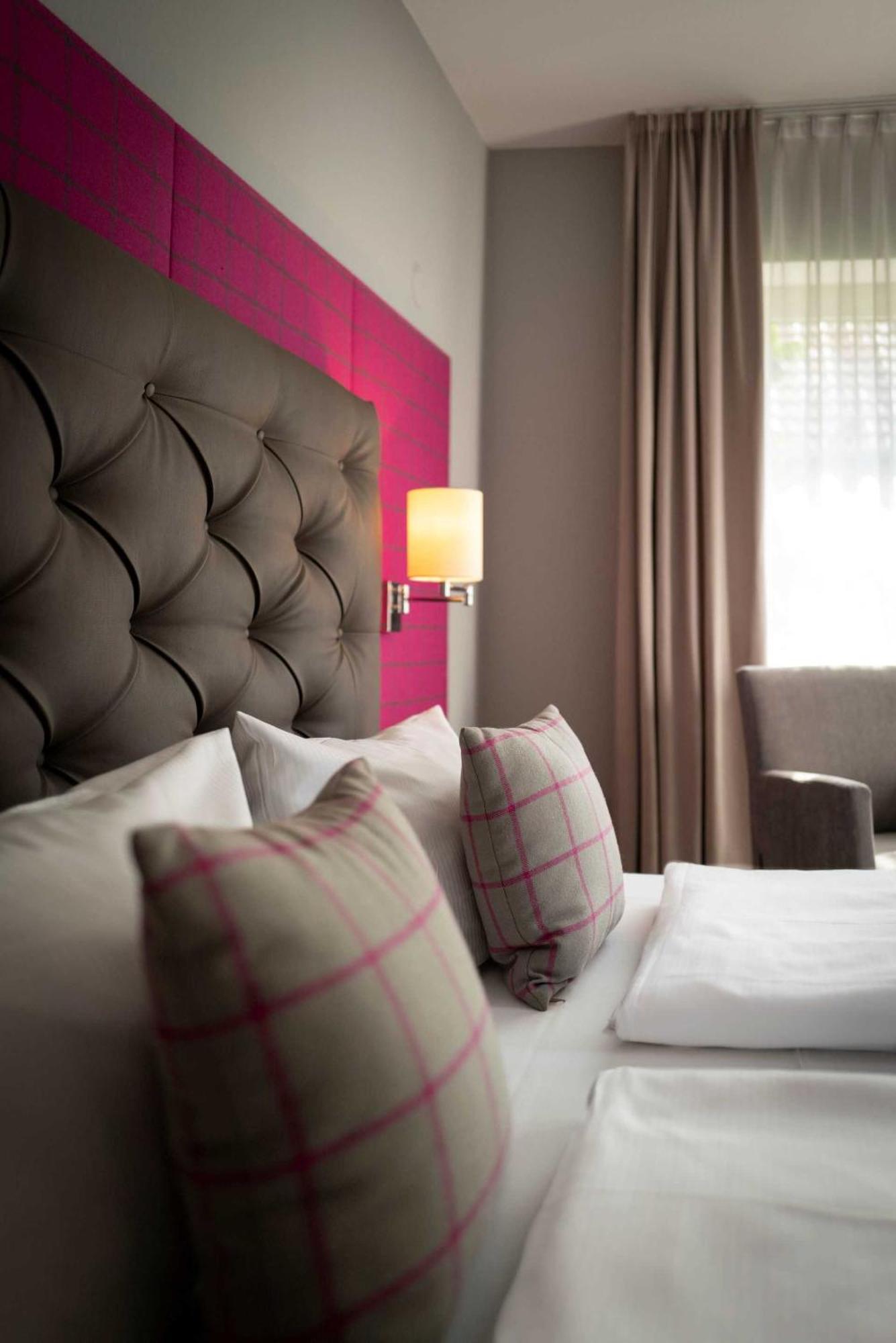 Landhotel 3Kronen Adelsdorf Exteriör bild