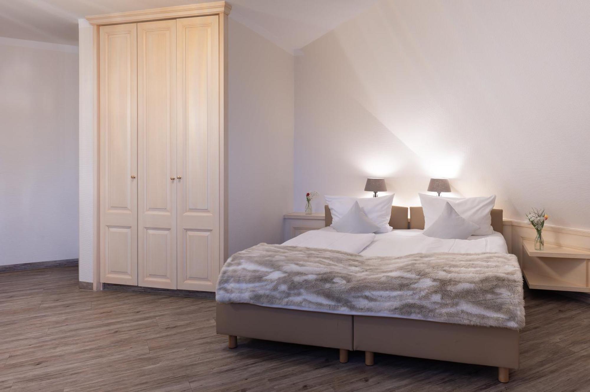 Landhotel 3Kronen Adelsdorf Exteriör bild