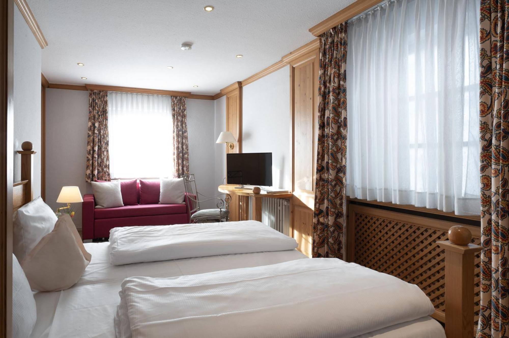 Landhotel 3Kronen Adelsdorf Exteriör bild