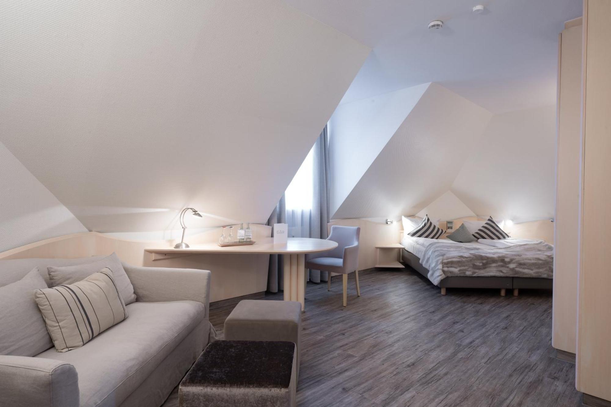 Landhotel 3Kronen Adelsdorf Exteriör bild