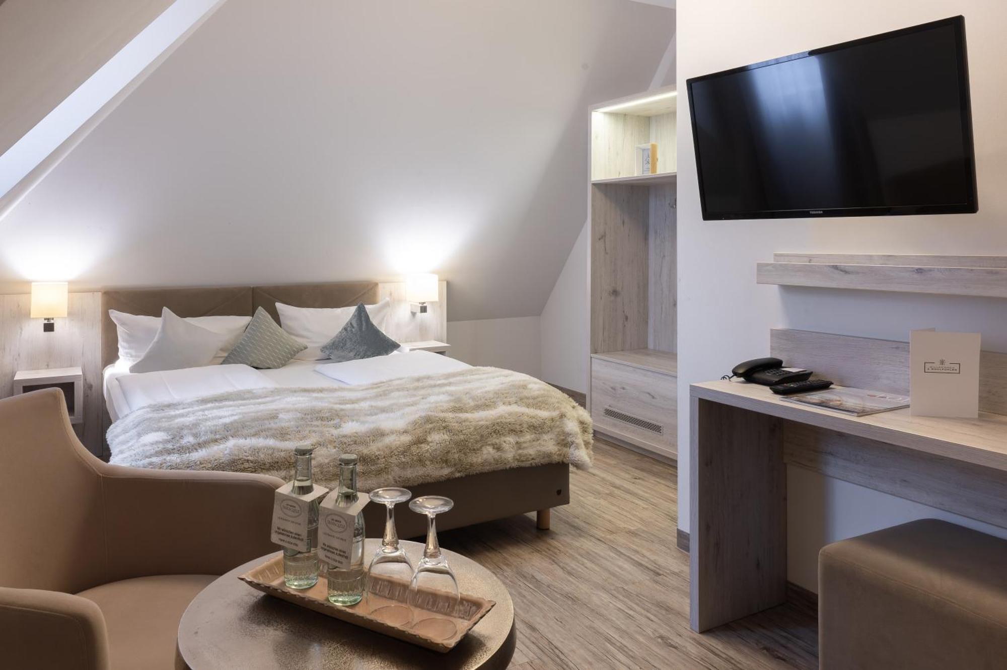 Landhotel 3Kronen Adelsdorf Exteriör bild