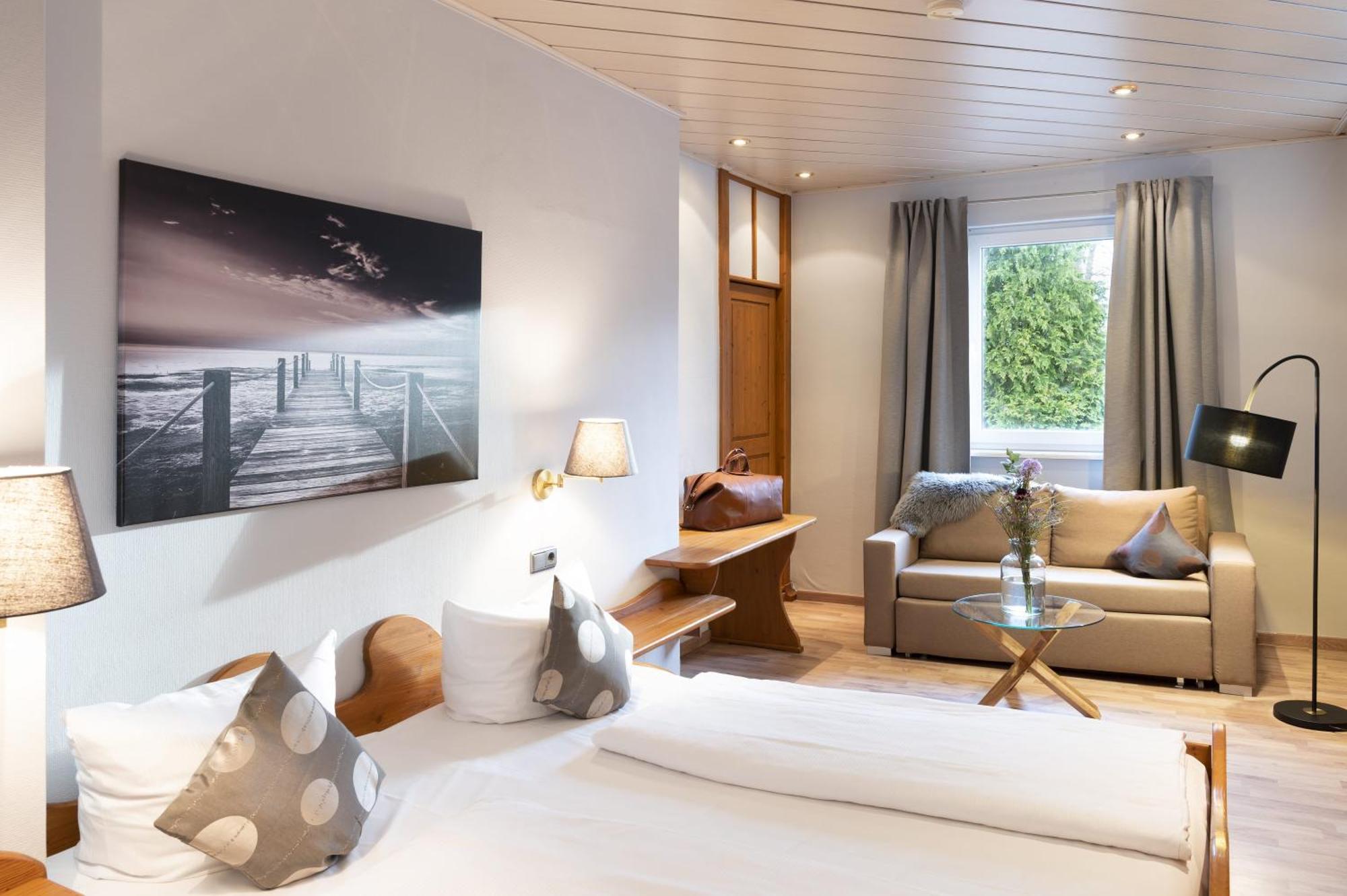 Landhotel 3Kronen Adelsdorf Exteriör bild