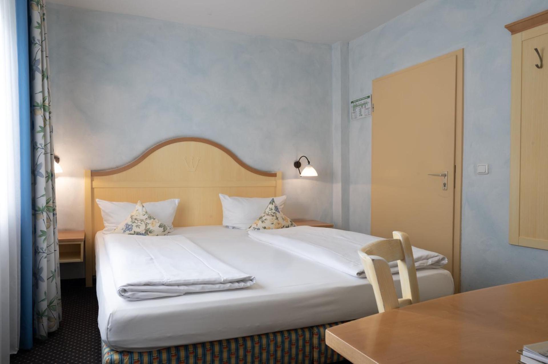 Landhotel 3Kronen Adelsdorf Exteriör bild