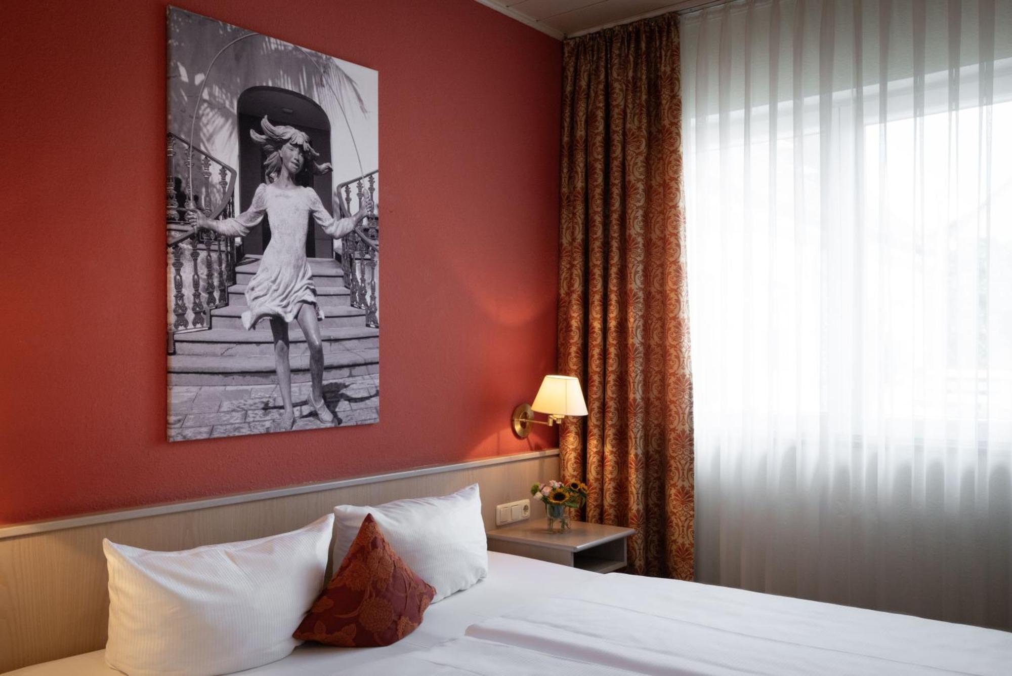 Landhotel 3Kronen Adelsdorf Exteriör bild